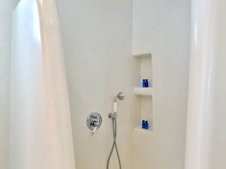 Полулюкс, Zefi Hotel & Suites