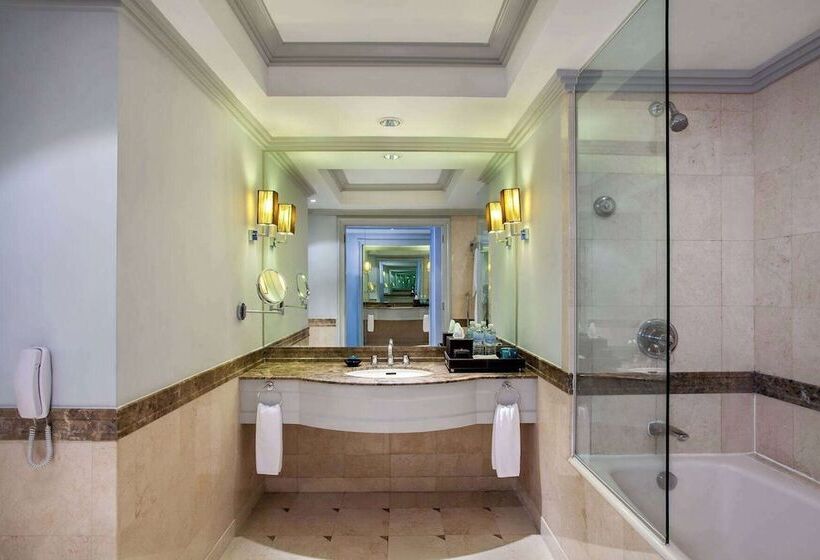 Номер Deluxe, Wyndham Casablanca Jakarta