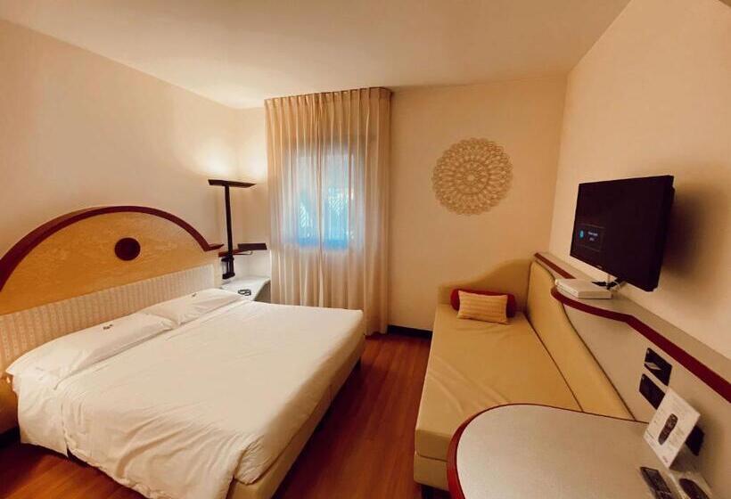 Номер Стандарт Трехместный, Best Western Hotel Solaf