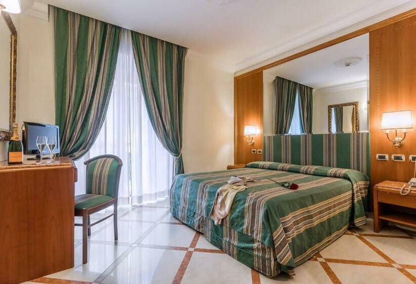 Habitación Estándar, Regio