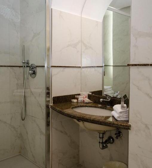 اتاق استاندارد یک نفره, Traiano