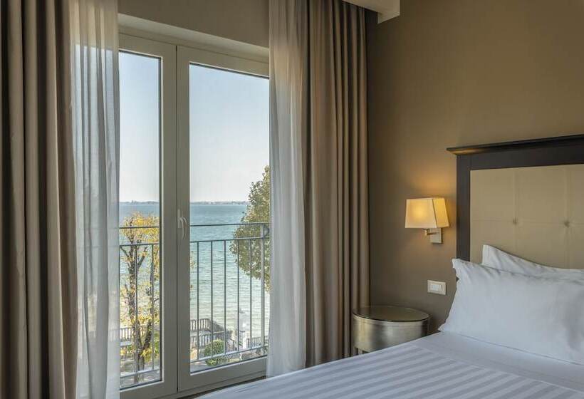 سوییت جونیور با چشم‌انداز دریاچه, Villa Rosa Hotel Desenzano