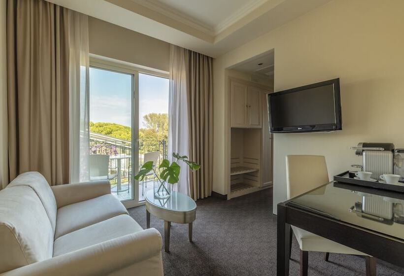 Suite with lake view, Villa Rosa Hotel Desenzano