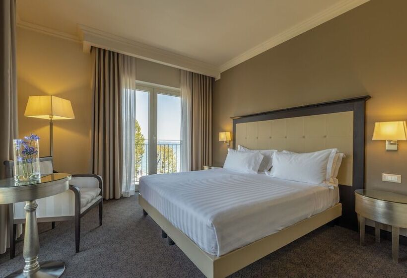 Suite with lake view, Villa Rosa Hotel Desenzano