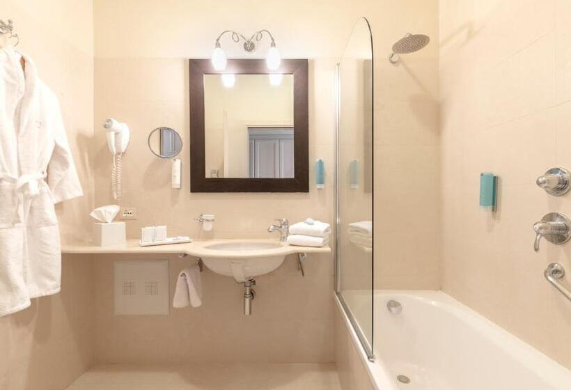 اتاق سوپریور با بالکن, Villa Rosa Hotel Desenzano