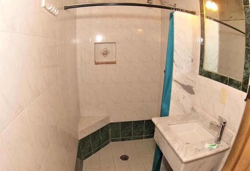 Chambre Familiale Vue Jardin, Cabana Los Ruisenores