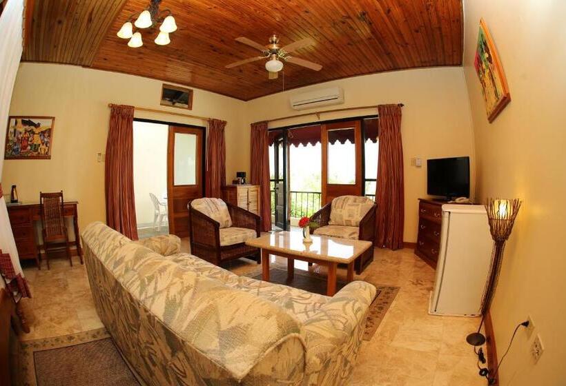 سوییت جونیور با چشم‌انداز دریا, Charela Inn