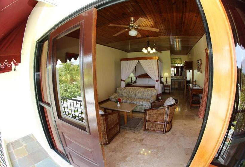 سوییت جونیور با چشم‌انداز دریا, Charela Inn