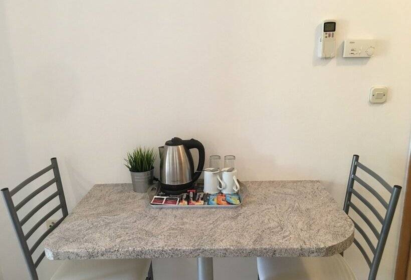 إستديو قياسى مزود بشرفة, Apartments Ana & Ita