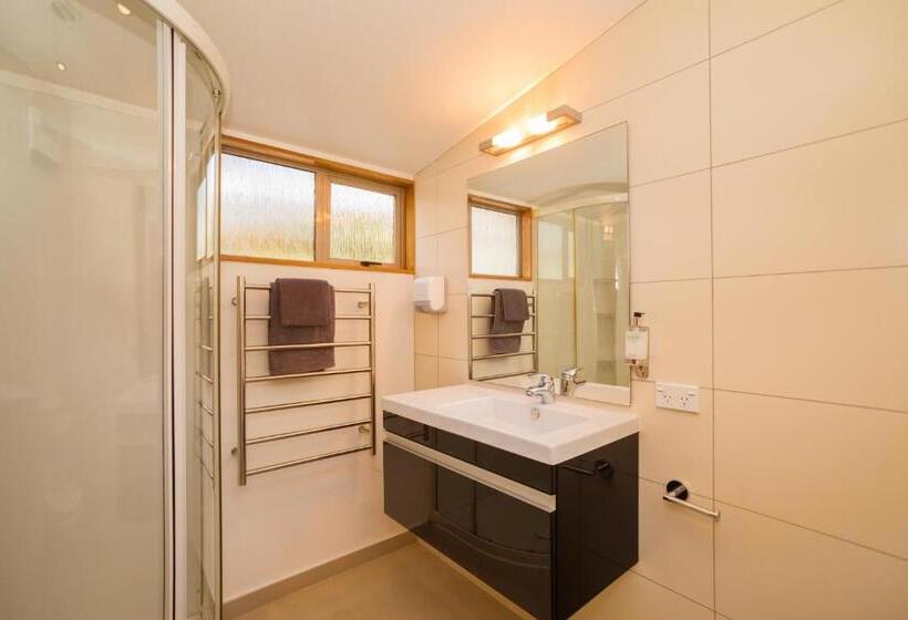 2 베드룸 인테리어 아파트, Cranbury Court Apartments