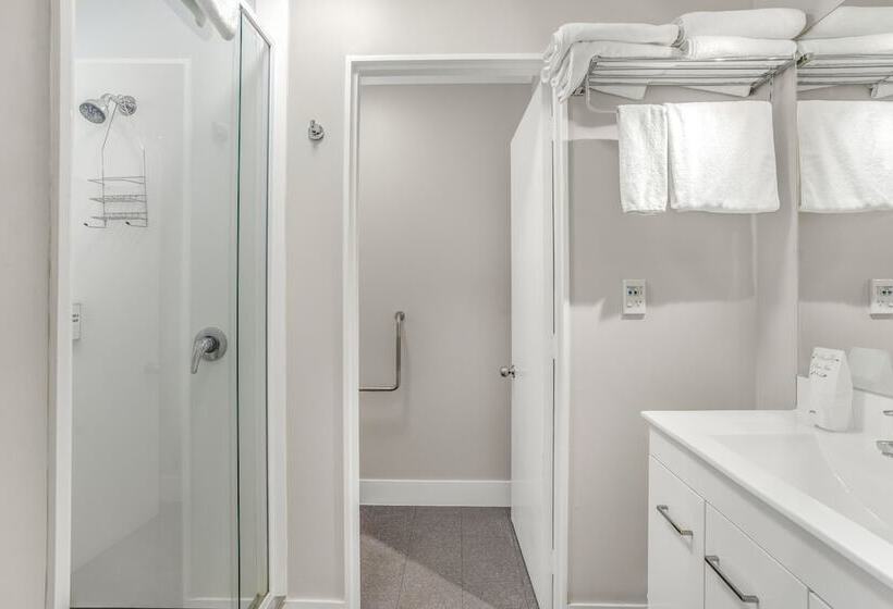 Семейный Номер, Capital Lodge Motor Inn
