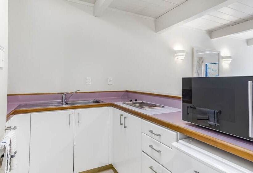 Семейный Номер, Capital Lodge Motor Inn