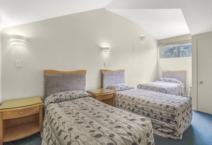 Семейный Номер, Capital Lodge Motor Inn