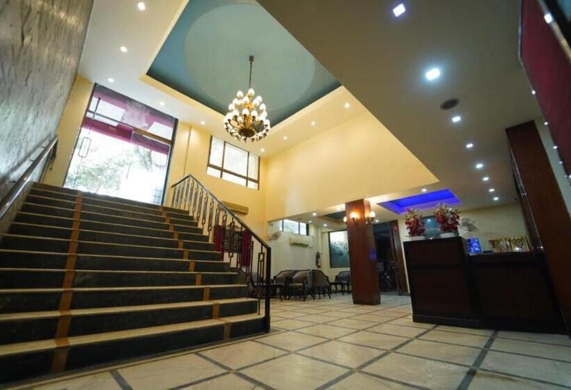 اتاق استاندارد با تخت بزرگ, Saket
