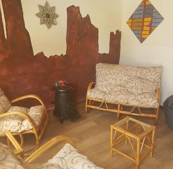 Дом 3 Спальни, Trackers Inn