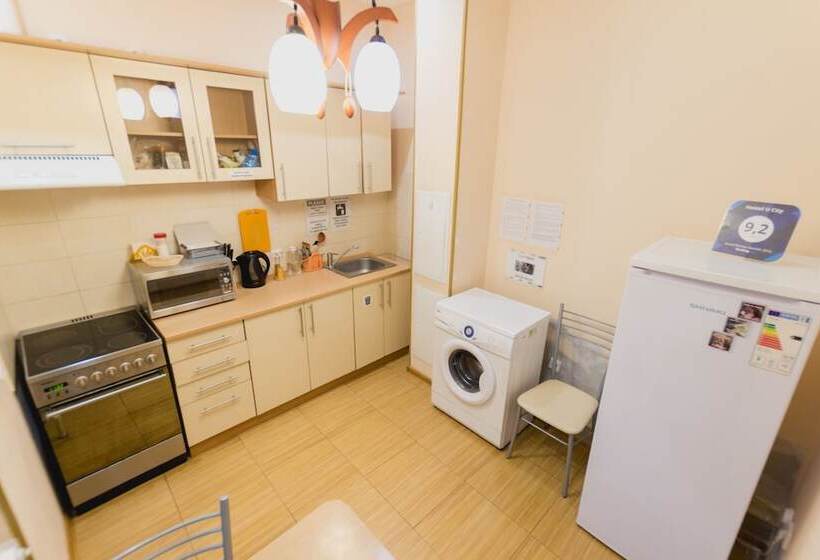 共用房间的床, Hostel U City