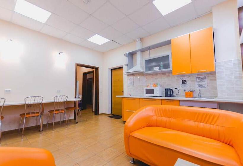 共用房间的床, Hostel U City