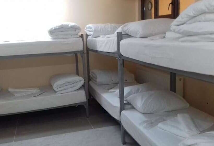 Кровать в Общей Комнате, Karyola Otel   Caters To Men