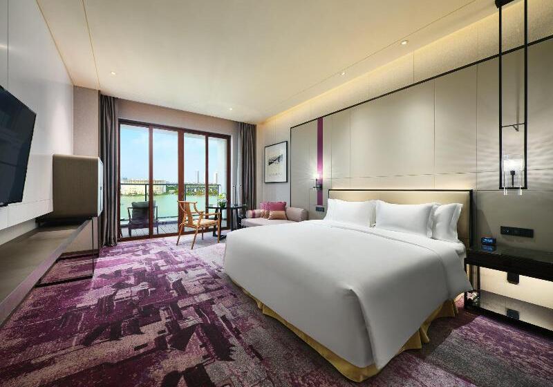 带大床的标准间, Crowne Plaza Wuxi Lake View By Ihg