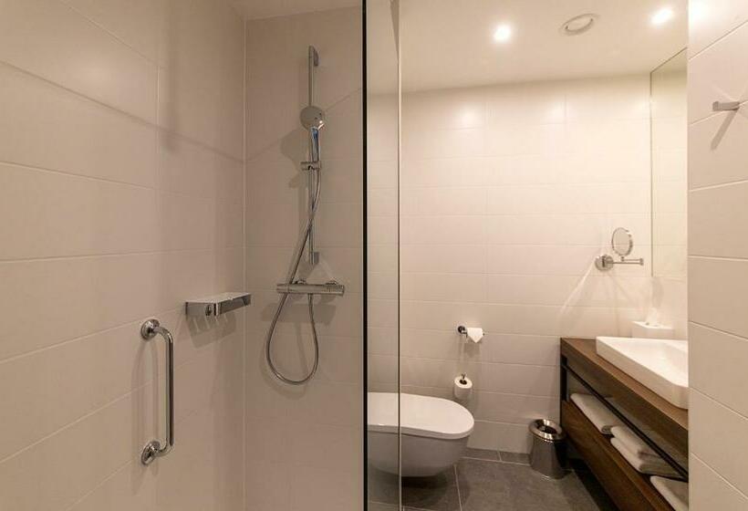 스탠다드 룸 킹사이즈 침대, Hilton Garden Inn Zagreb   Radnicka