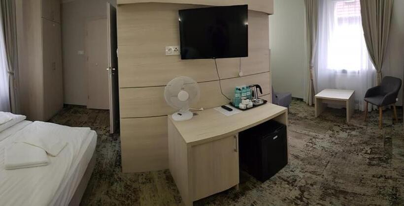 标准三人间, Willa Nest