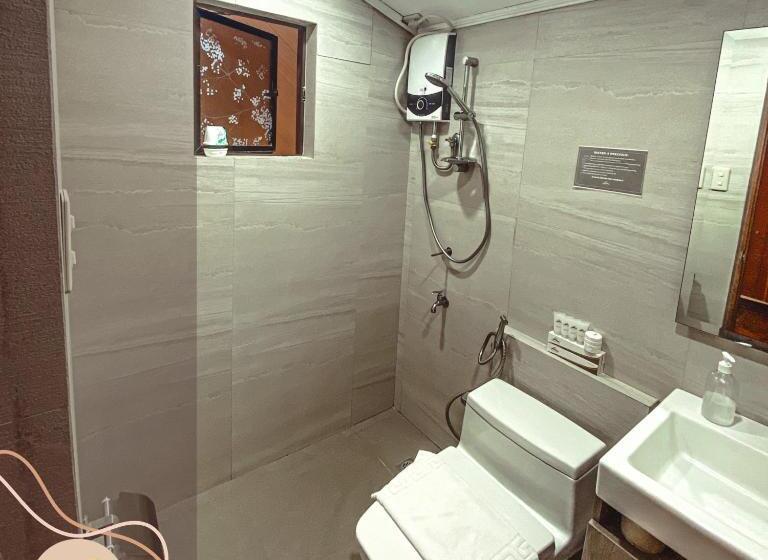 استودیو خانوادگی, The Lakeview Suites