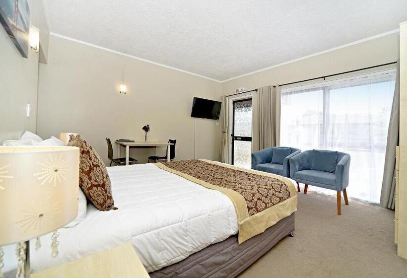Студия Стандарт, Takapuna Motor Lodge