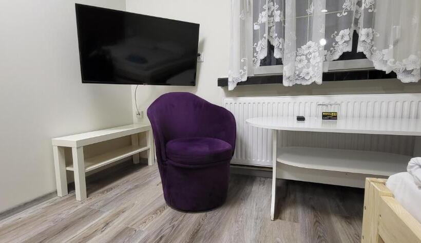 Трехместный Номер Комфорт, Etna   Hostel  Noclegi Rzeszów