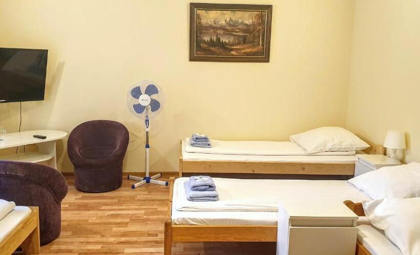 Четырехместный Номер Стандарт, Etna   Hostel  Noclegi Rzeszów
