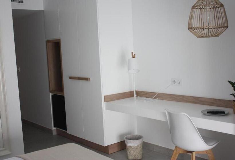 Номер Deluxe, Hostal Cervantes Playa