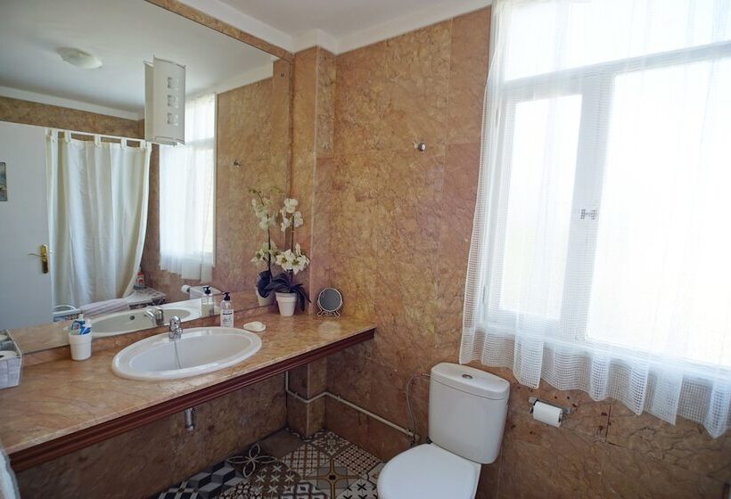 Quarto Familiar Banheiro Compartilhado, Casa Kilig