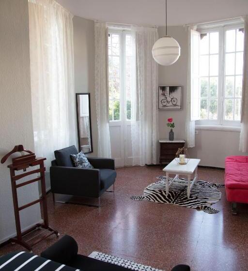 Quarto Familiar Banheiro Compartilhado, Casa Kilig