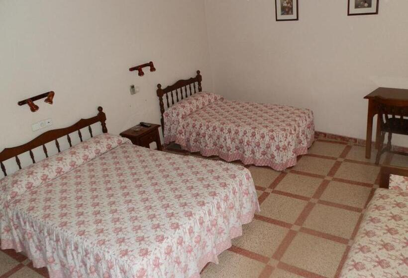 اتاق استاندارد سه نفره, Hostal San Poul