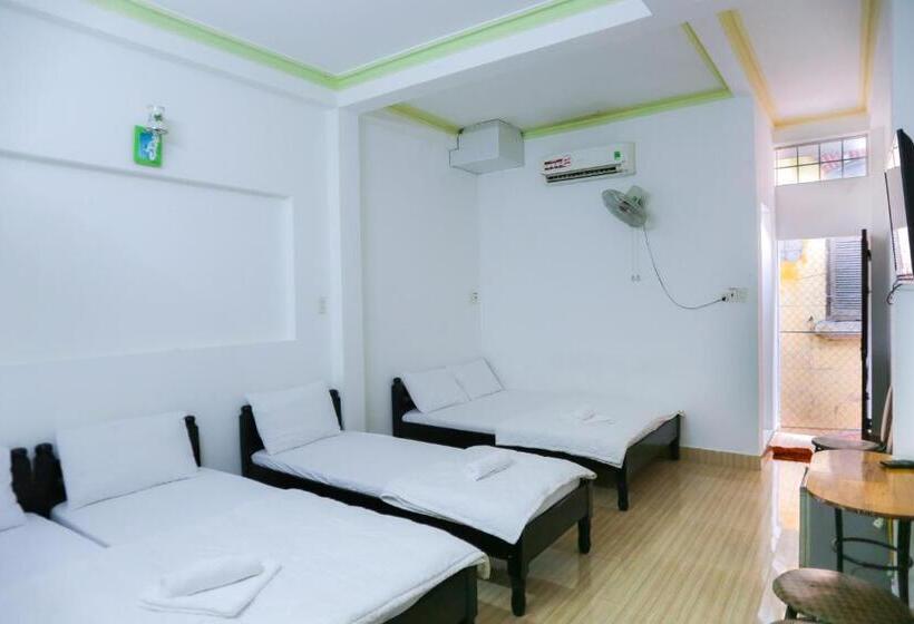 اتاق استاندارد چهار تخته, Sea Homestay