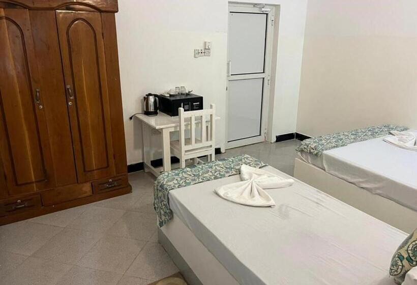베이직 3인 룸, Sunseabar Beach Resort