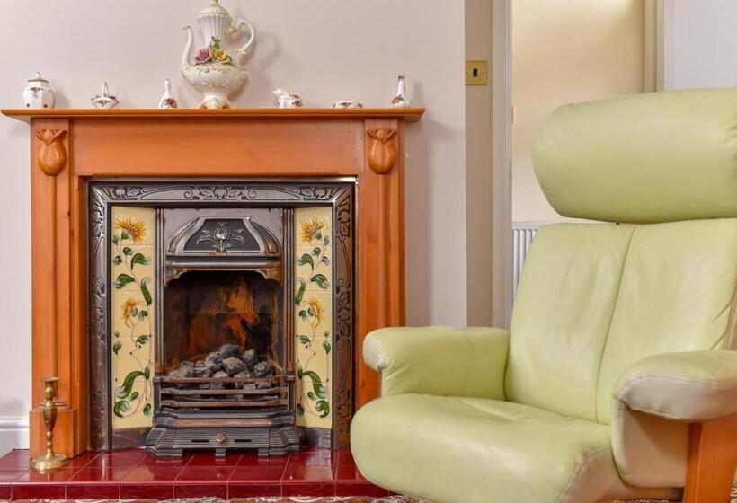 Номер Стандарт Трехместный, The Warren Guest House