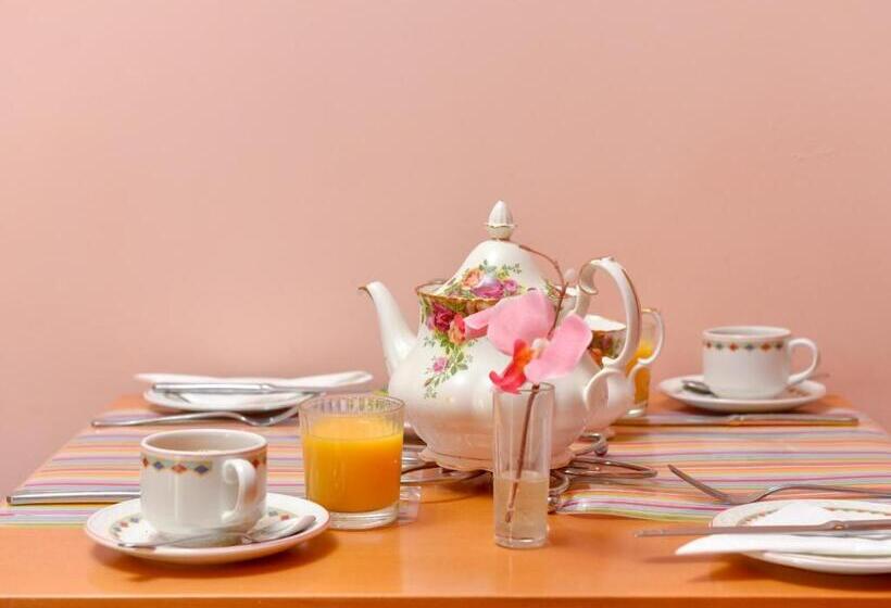 Номер Стандарт Трехместный, The Warren Guest House
