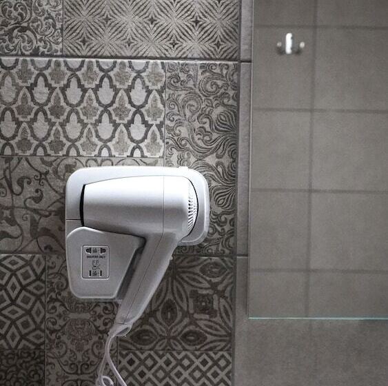 Quarto Familiar, Cirus