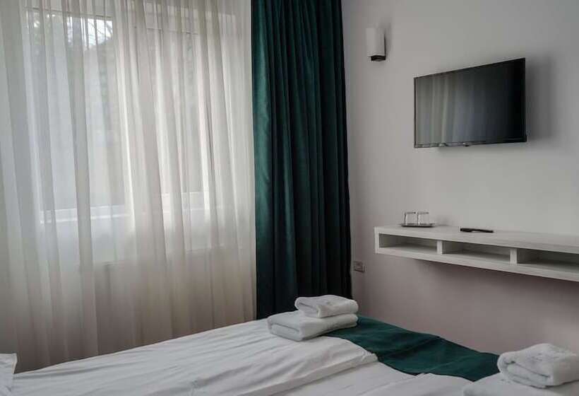 Quarto Familiar, Cirus