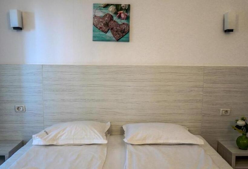 Quarto Estandar com Sacada, Cirus