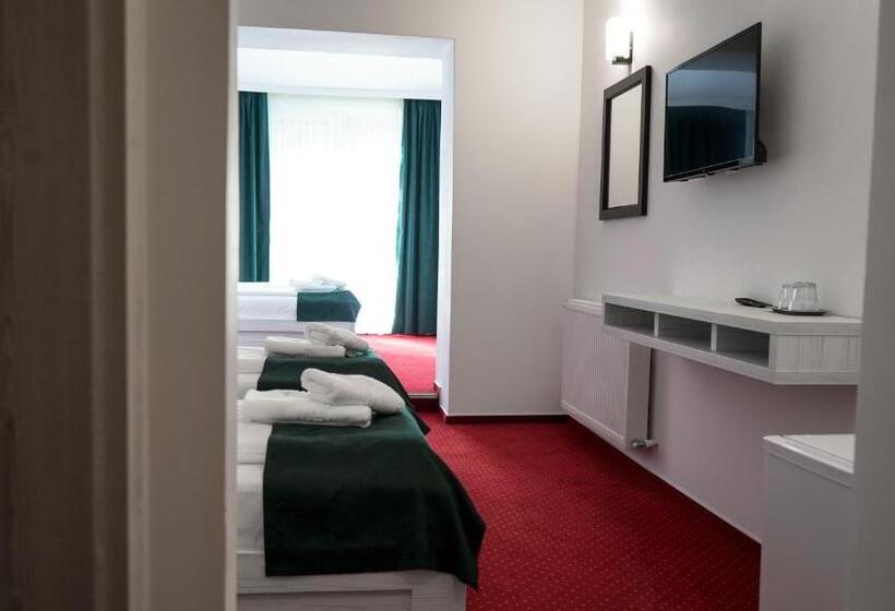 Quarto Familiar, Cirus