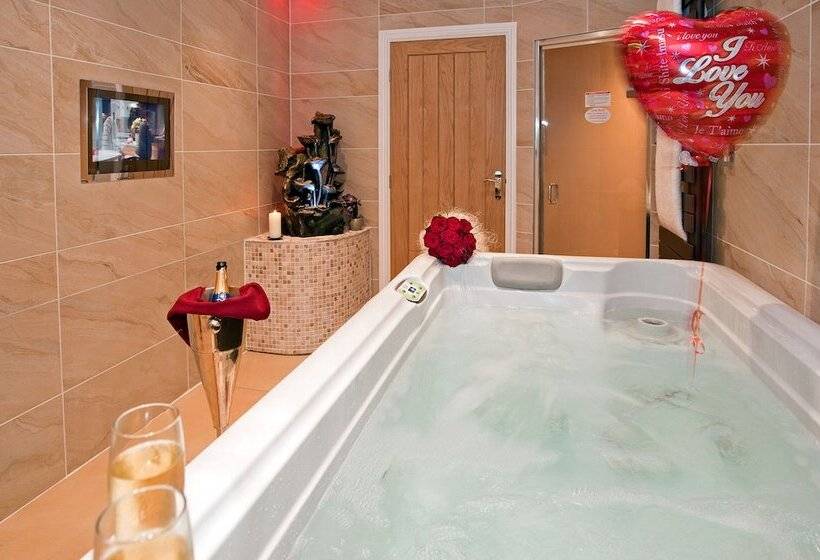 Люкс, Windermere Boutique Hotel Spa Suites & Hot Tubs