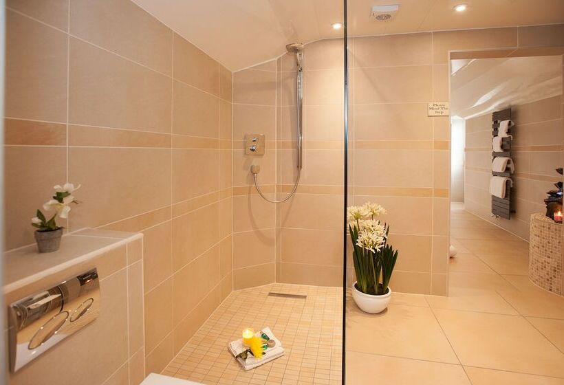 Люкс Повышенной Комфортности, Windermere Boutique Hotel Spa Suites & Hot Tubs