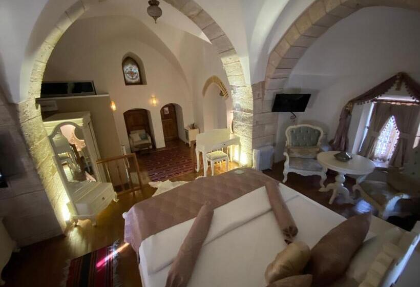 اتاق لوکس با تخت بزرگ, Behrampaşa Otel &cafe &restaurant