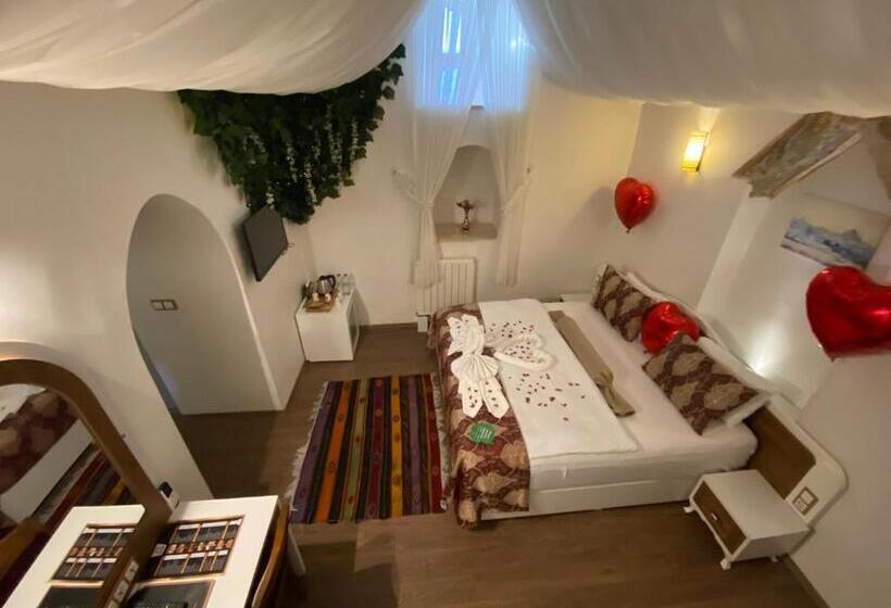 سوئیت جونیور با چشم‌انداز باغ, Behrampaşa Otel &cafe &restaurant