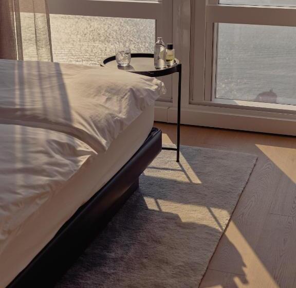 اتاق لوکس با تخت بزرگ, Equinox Hotel Hudson Yards New York City