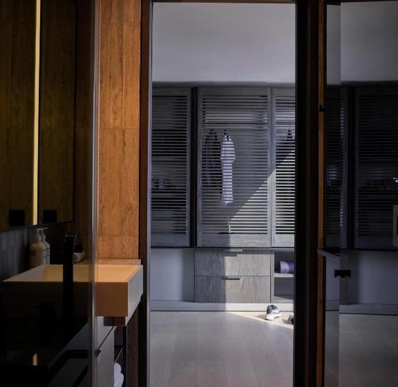 اتاق دلوکس با تخت کینگ و چشم‌انداز, Equinox Hotel Hudson Yards New York City