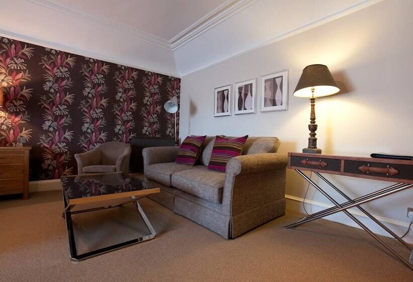 Семейный Номер, The Townhouse