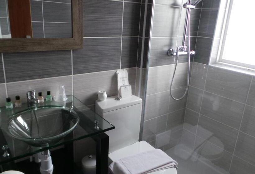 Семейный Номер, Torbay Court