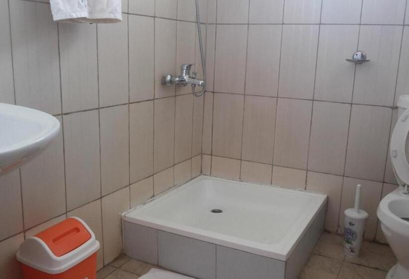 اتاق لوکس, Westcliff